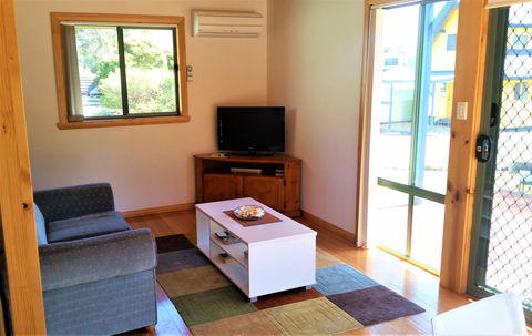 Four Seasons Waterfront Villas - Accommodation Whitsundays 19