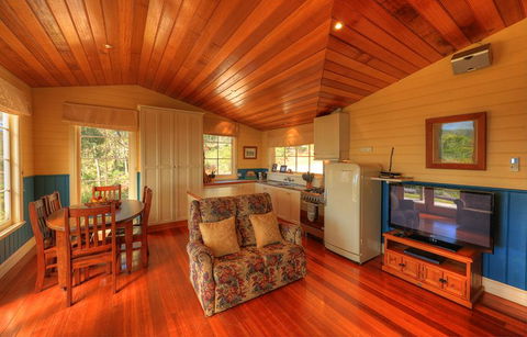 Island View Spa Cottage - Accommodation Whitsundays 7