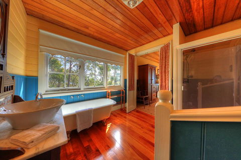 Island View Spa Cottage - Accommodation Whitsundays 3