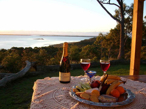 Island View Spa Cottage - Accommodation Whitsundays 0