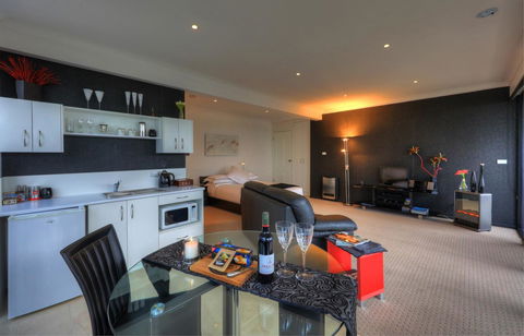 Sheer Pleasure Accommodation - Accommodation Whitsundays 0
