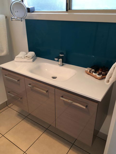 Island Breeze Motel - Accommodation Whitsundays 2