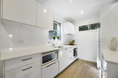 Noosa Heads Beach Comfort - Unit 3 Yaringa, 29 Noosa Drive - Accommodation Whitsundays 3