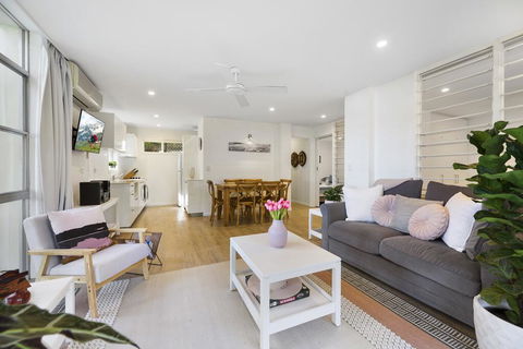 Noosa Heads Beach Comfort - Unit 3 Yaringa, 29 Noosa Drive - Accommodation Whitsundays 1