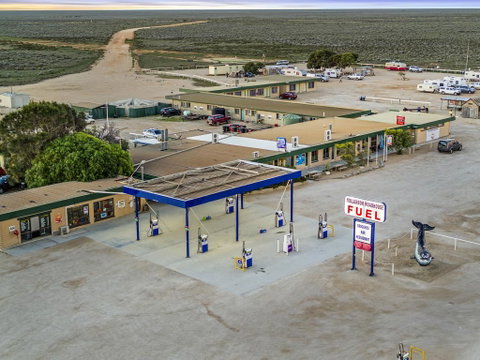 Nullarbor Roadhouse - Accommodation Whitsundays 2