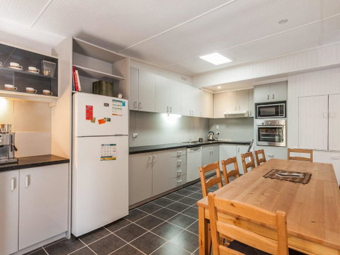 OCEANS 12 - ANGLESEA - Accommodation Whitsundays 3