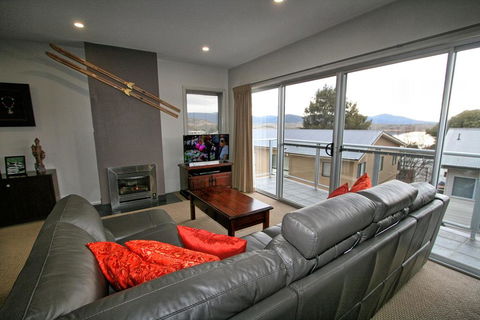 Opus 1/10 Poly Cow Lane - Accommodation Whitsundays 0