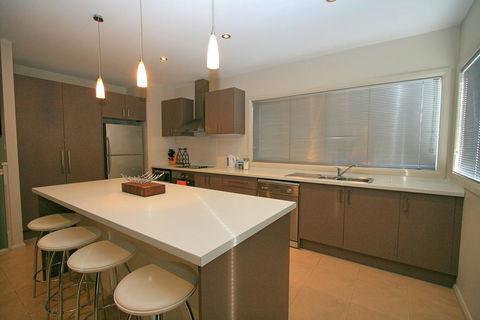 Opus 1/10 Poly Cow Lane - Accommodation Whitsundays 3