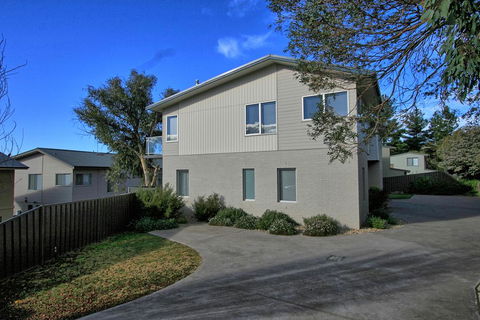 Opus 1/10 Poly Cow Lane - Accommodation Whitsundays 2