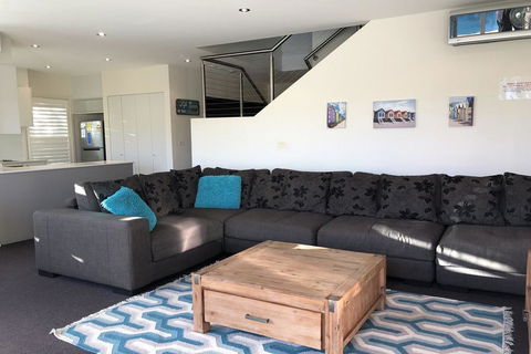 Pacific Blue 505/265 Sandy Point Road - Accommodation Whitsundays 3