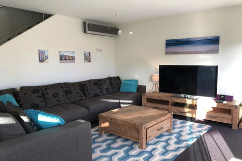 Pacific Blue 505/265 Sandy Point Road - Accommodation Whitsundays 2