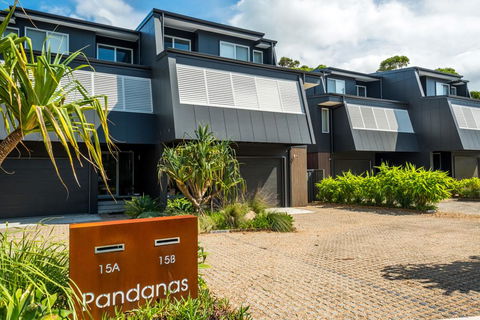 Pandanas Apartments 15B - Mollymook Beach - Accommodation Whitsundays 2