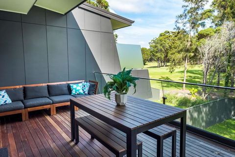 Pandanas Apartments 17A - Mollymook Beach - Accommodation Whitsundays 1