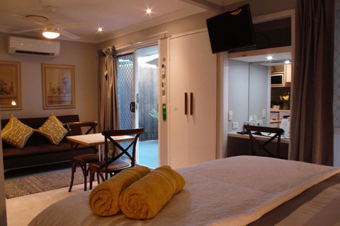 Paperbark Bed & Breakfast - Accommodation Whitsundays 2