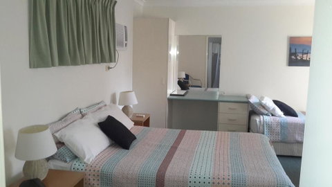 Paramount Motel - Accommodation Whitsundays 3