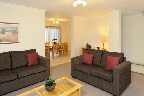 Park Avenue - Forest Hill - Accommodation Whitsundays 0