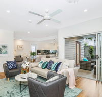 Park Avenue Townhouse Retreat Brisbane Sleeps 10 - Accommodation Whitsundays