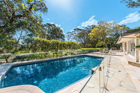 Peaceful And Mature Gardens With Panoramic Views - Accommodation Whitsundays 2