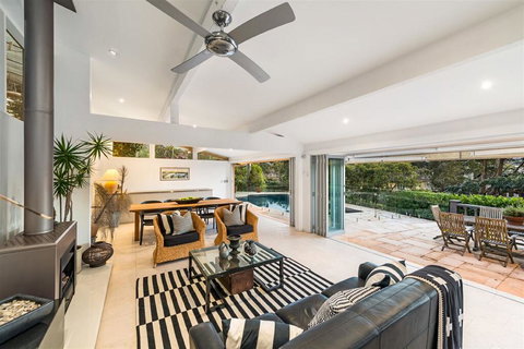 Peaceful And Mature Gardens With Panoramic Views - Accommodation Whitsundays 3