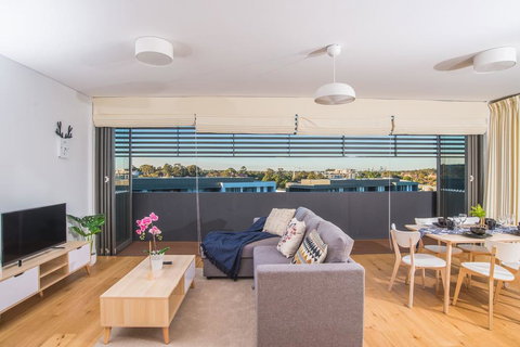 PEAK EAST 2bed2bath APT @Ryde SO RELAXING - Accommodation Whitsundays 0