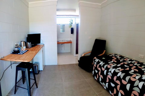 Pentland Hotel Motel - Accommodation Whitsundays 2