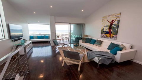 Perfect Beach Front Duplex - The Entrance North - Accommodation Whitsundays 3