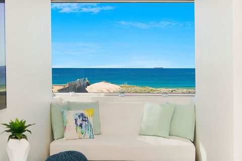 Perfect Beach Front Duplex - The Entrance North - Accommodation Whitsundays 0