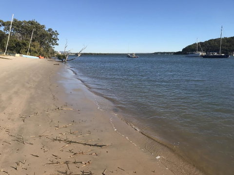 Pet Friendly Waterfront Holiday House On Peacefull Island With Bikes And Kayaks - Accommodation Whitsundays 0