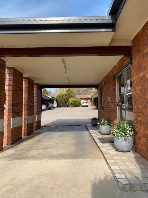 Peter Allen Motor Inn - Accommodation Whitsundays 1