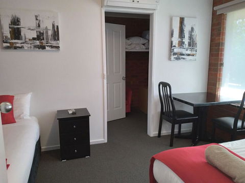 Pevensey Motor Lodge - Accommodation Whitsundays 3