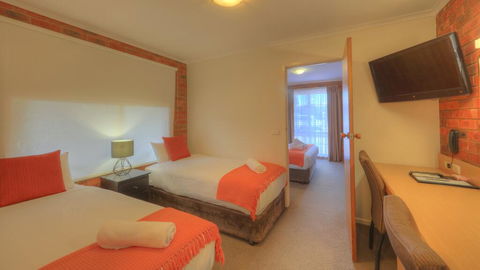 Pevensey Motor Lodge - Accommodation Whitsundays 1