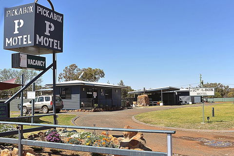 Pick A Box Motel - Accommodation Whitsundays 1