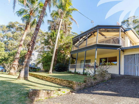 Picturesque Lizzie Palms 1 - Accommodation Whitsundays 3