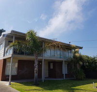 Portarlington beach shack 50 metres to the water - Accommodation Whitsundays