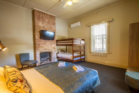 Pretoria Hotel - Accommodation Whitsundays 2