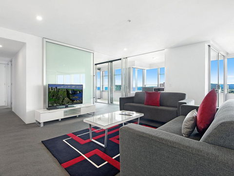 Private 3 Bed Ocean View In Q Surfers Paradise - Accommodation Whitsundays 0