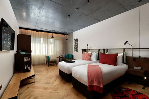 QT Melbourne - Accommodation Whitsundays 3