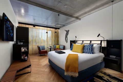QT Melbourne - Accommodation Whitsundays 2