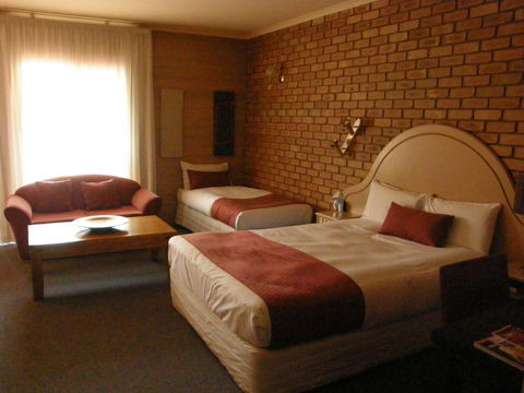Quality Inn Colonial - Accommodation Whitsundays 2