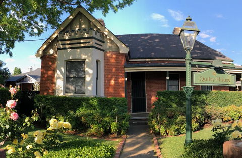 QUILTY HOUSE (Formerly Beethovens) - Accommodation Whitsundays 2