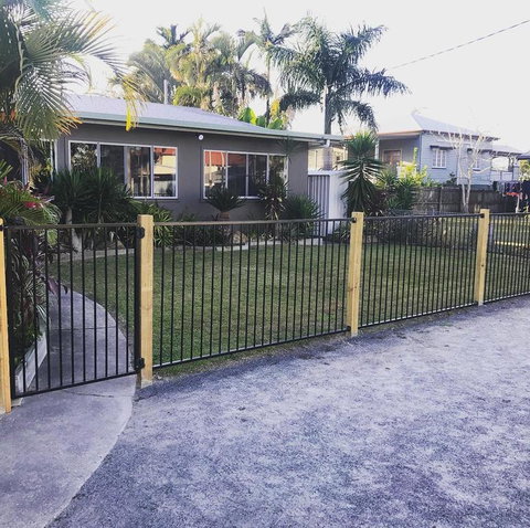 QUIRKY QUEENSLANDER 6 BEDROOM HOME - Accommodation Whitsundays 0