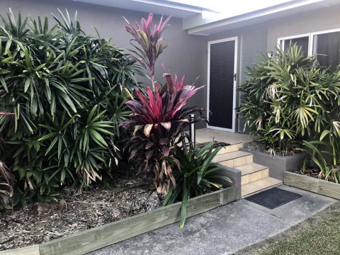 QUIRKY QUEENSLANDER 6 BEDROOM HOME - Accommodation Whitsundays 1
