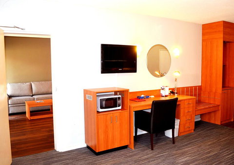 Ramada Hotel & Suites By Wyndham Cabramatta - Accommodation Whitsundays 3