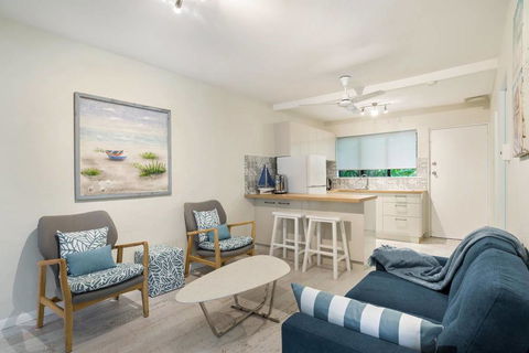 Rare! Modern Unit With Private Fenced Garden Close To The Beach PC3 - Accommodation Whitsundays 0