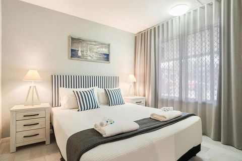 Rare! Modern Unit With Private Fenced Garden Close To The Beach PC3 - Accommodation Whitsundays 3