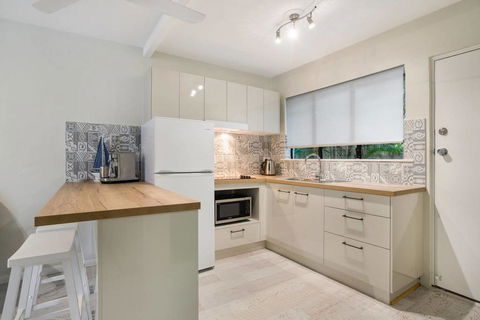 Rare! Modern Unit With Private Fenced Garden Close To The Beach PC3 - Accommodation Whitsundays 2