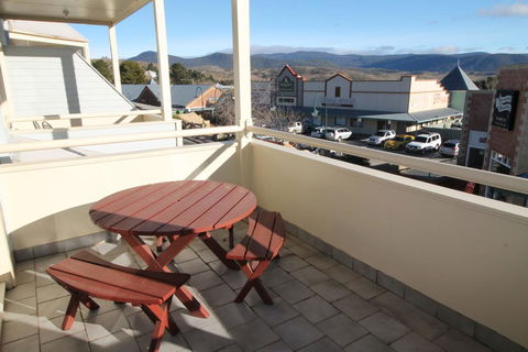 Razorback 1 - Razorback Plaza Jindabyne - Accommodation Whitsundays 0