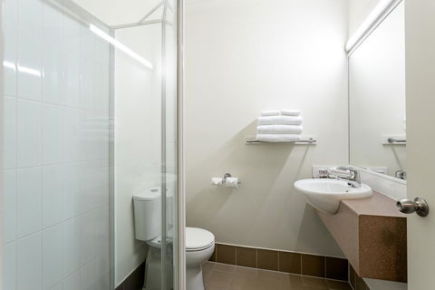 Redcliffe Motor Inn - Accommodation Whitsundays 2