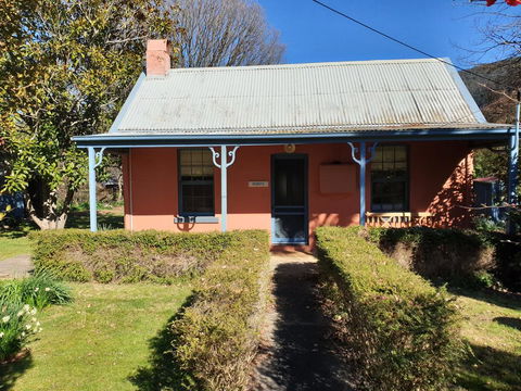 Redruth - 2 Bedroom Cottage Situated In Wandiligong - Accommodation Whitsundays 0