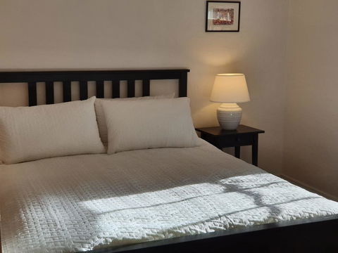 Redruth - 2 Bedroom Cottage Situated In Wandiligong - Accommodation Whitsundays 3